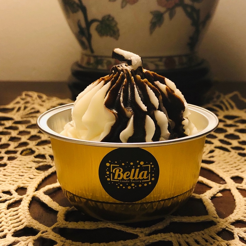 Ice cream sundae candle